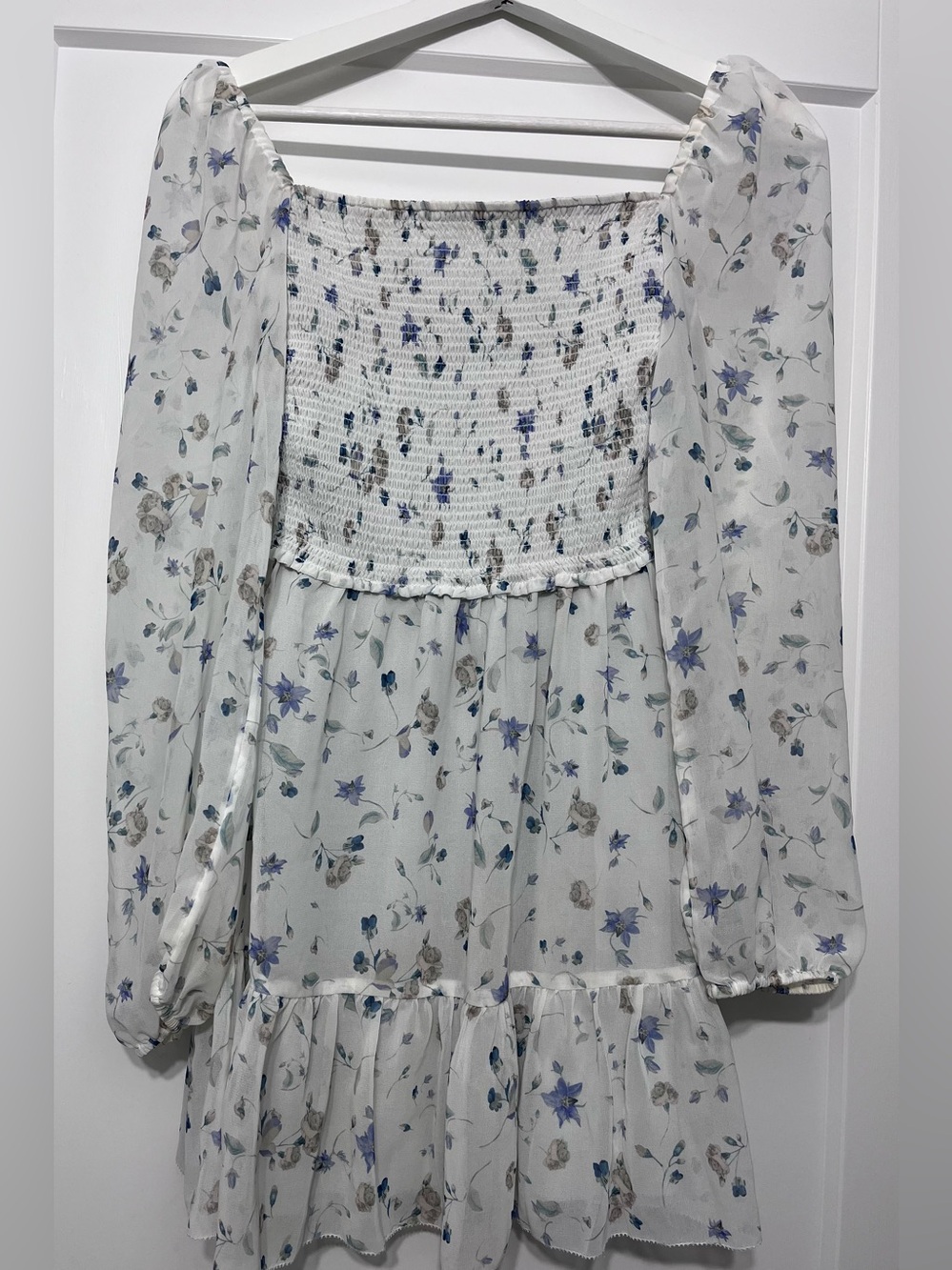 Aritiza/Wilfred Tempest Dress Light Birch w/ Flowers(Smocked Chiffon Mini Dress)